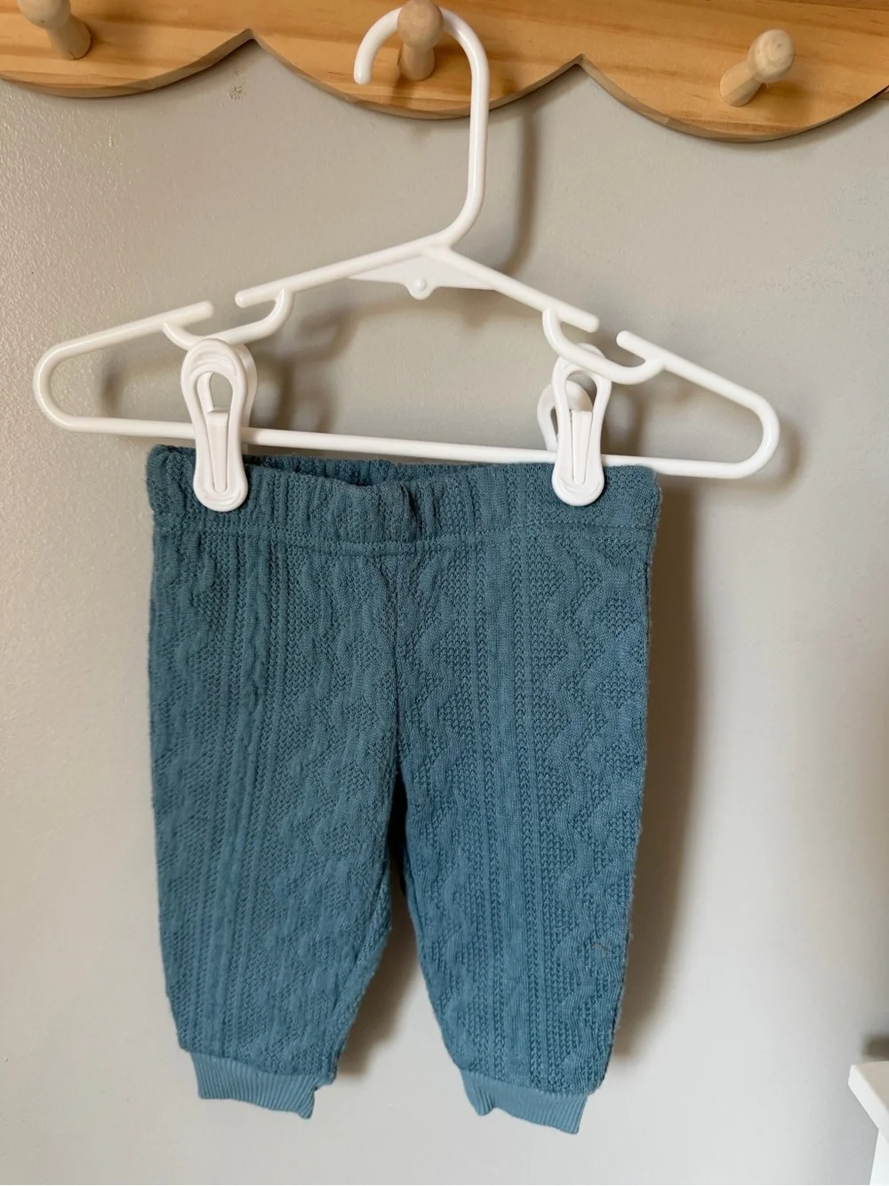 Tahari Baby Girls 0-3M Blue 2pc Cable Knit Sweater & Pants Set Buttons